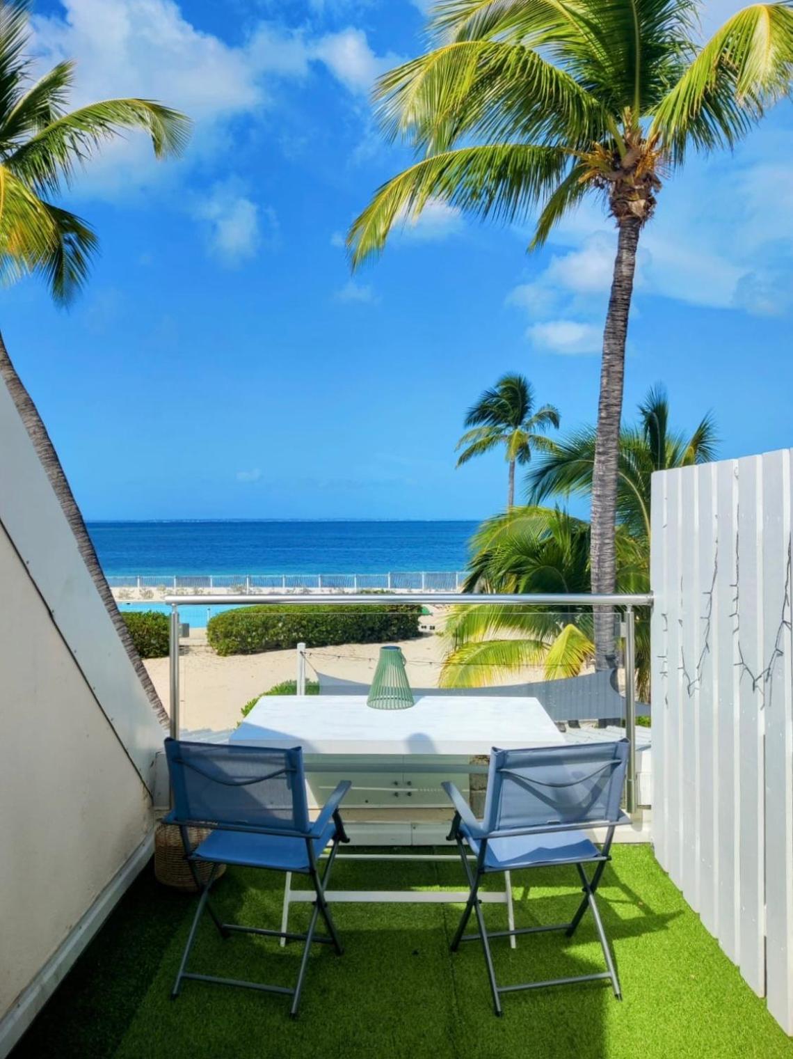 Deja Blue - Comfortable Beachfront Condo Marigot  Exterior photo
